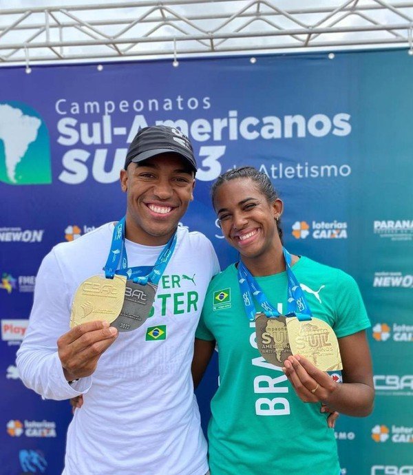 Erik Cardoso e a namorada Giovana Rosalia