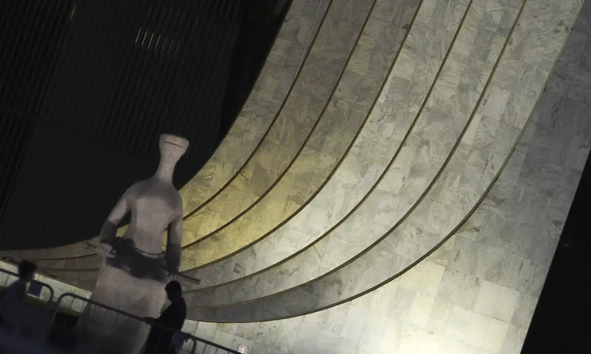 STF publica edital com notifica&ccedil;&atilde;o de Eduardo Bolsonaro sobre den&uacute;ncia