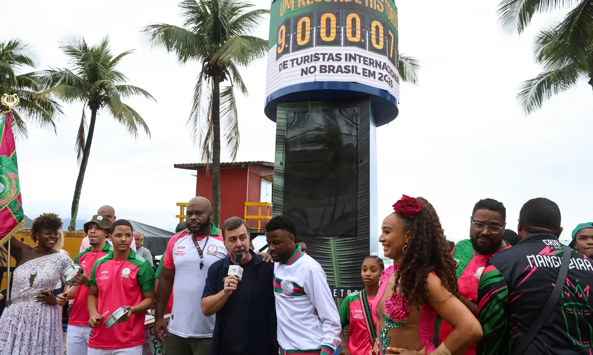 Brasil tem recorde de 9 milh&otilde;es de turistas internacionais em 2025