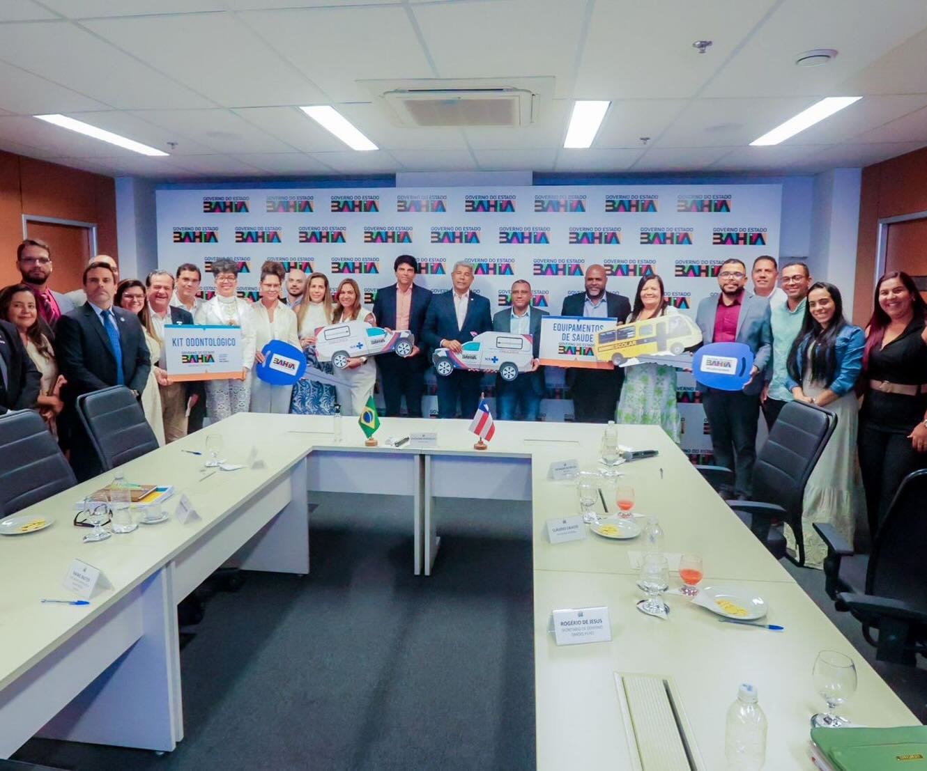 Del desembarca do grupo de Dinha