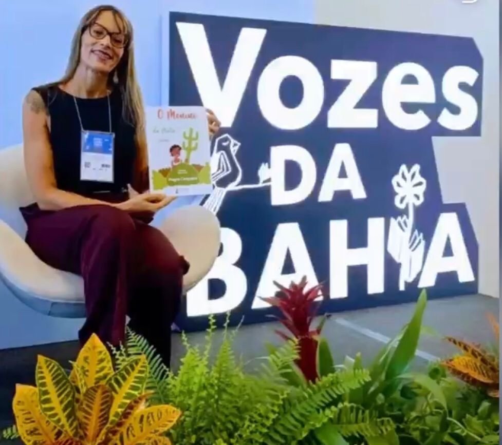 Professora de Sim&otilde;es Filho, Magna Cerqueira participa da Bienal do Livro de Salvador 2026