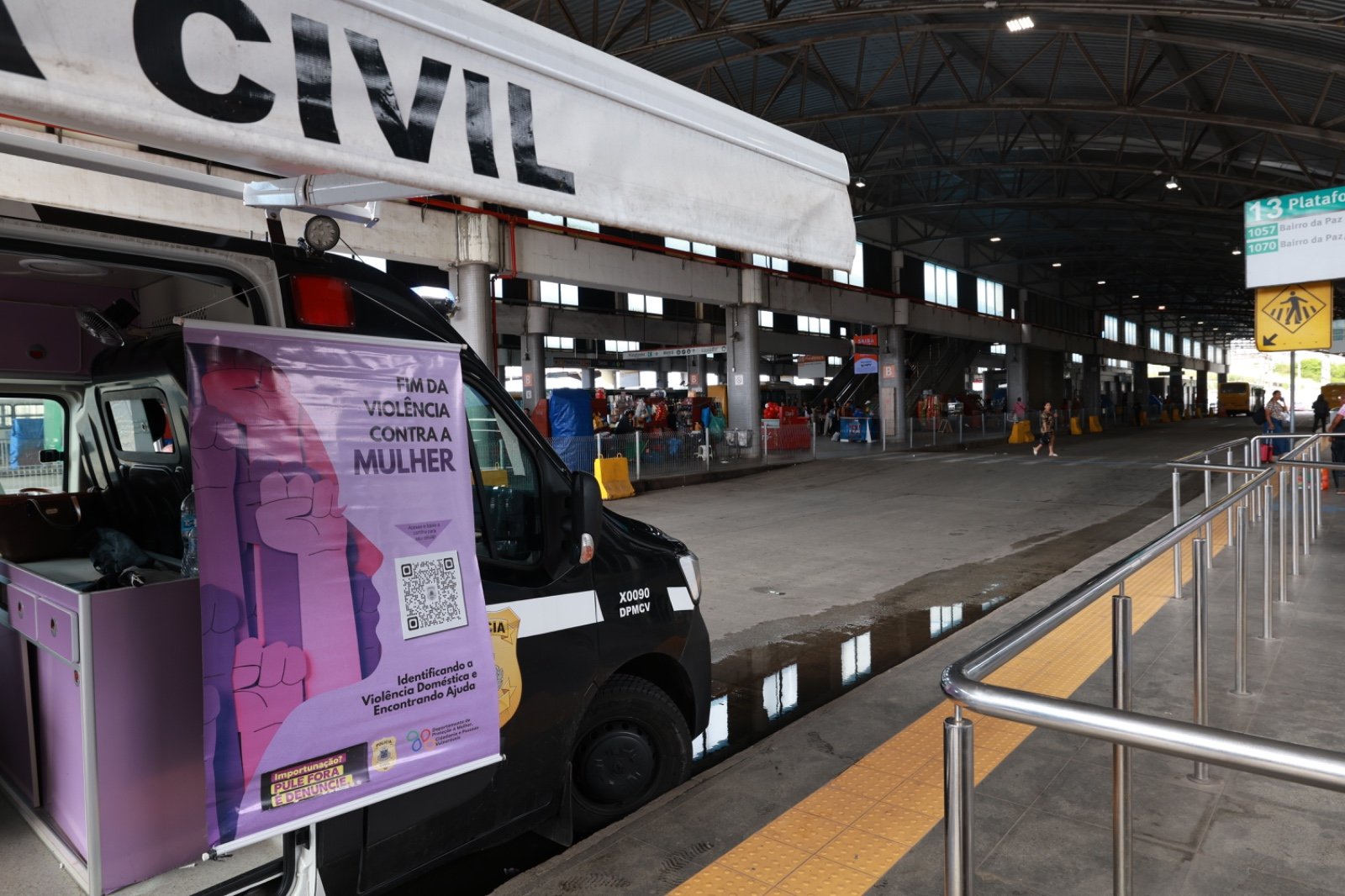 Delegacia M&oacute;vel leva atendimento especializado a mulheres no Terminal Mussurunga
