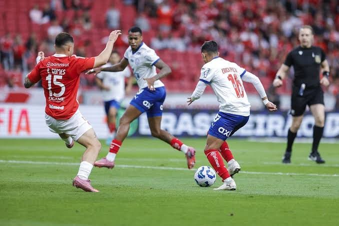 Bahia vence o Internacional de virada na Fonte Nova e segue na cola do G-4