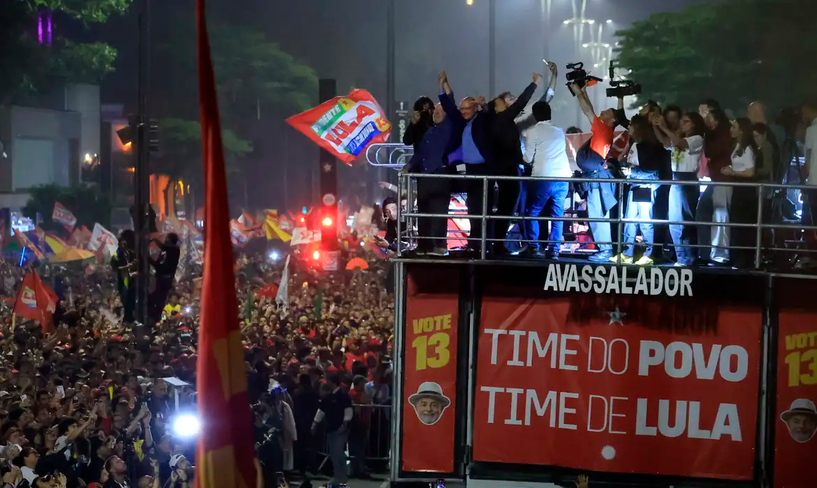 Vota&ccedil;&atilde;o de Lula &eacute; a maior j&aacute; recebida por um presidenci&aacute;vel no pa&iacute;s 