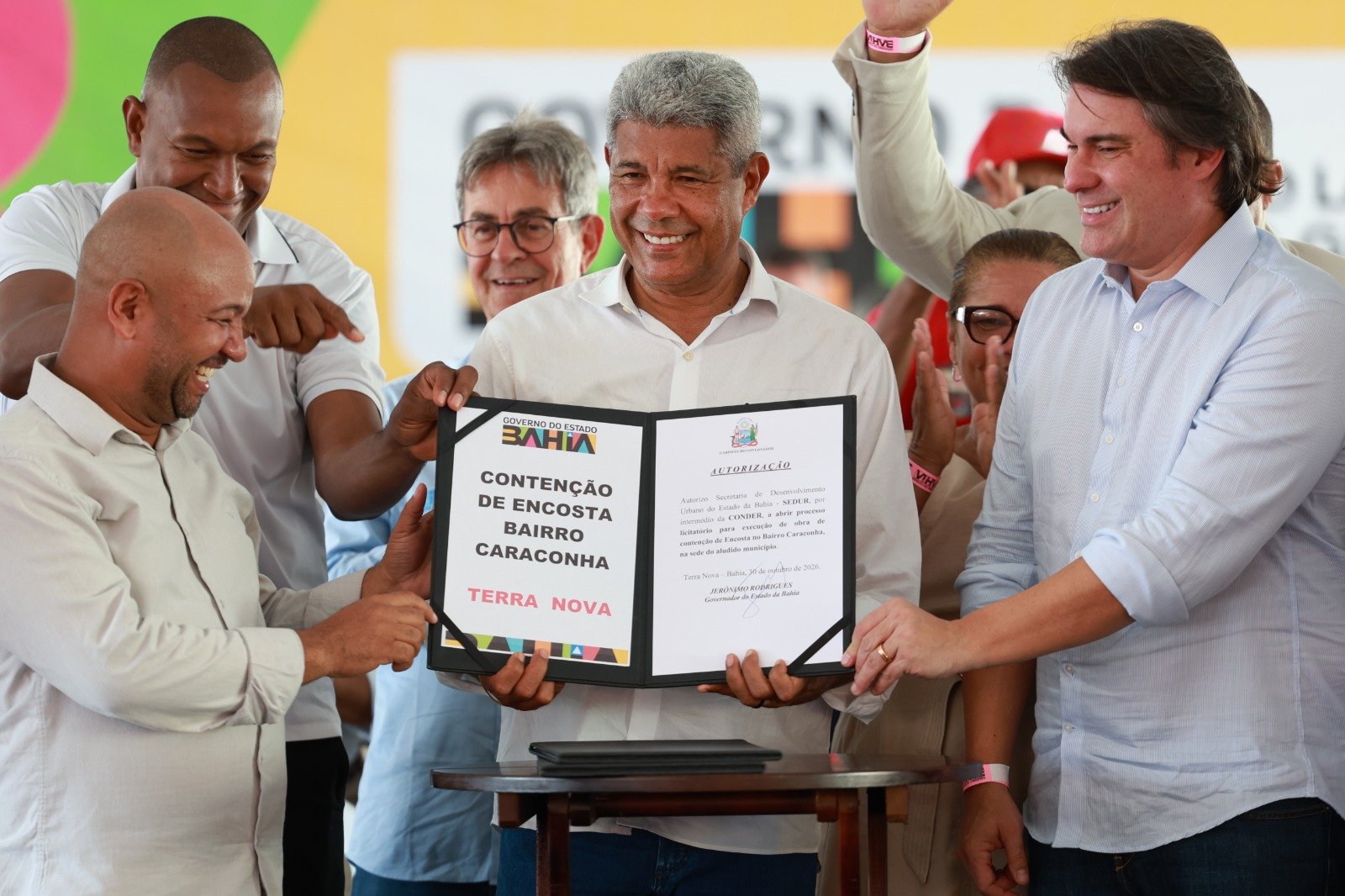 Terra Nova recebe equipamentos agr&iacute;colas e tem obra de encosta autorizada